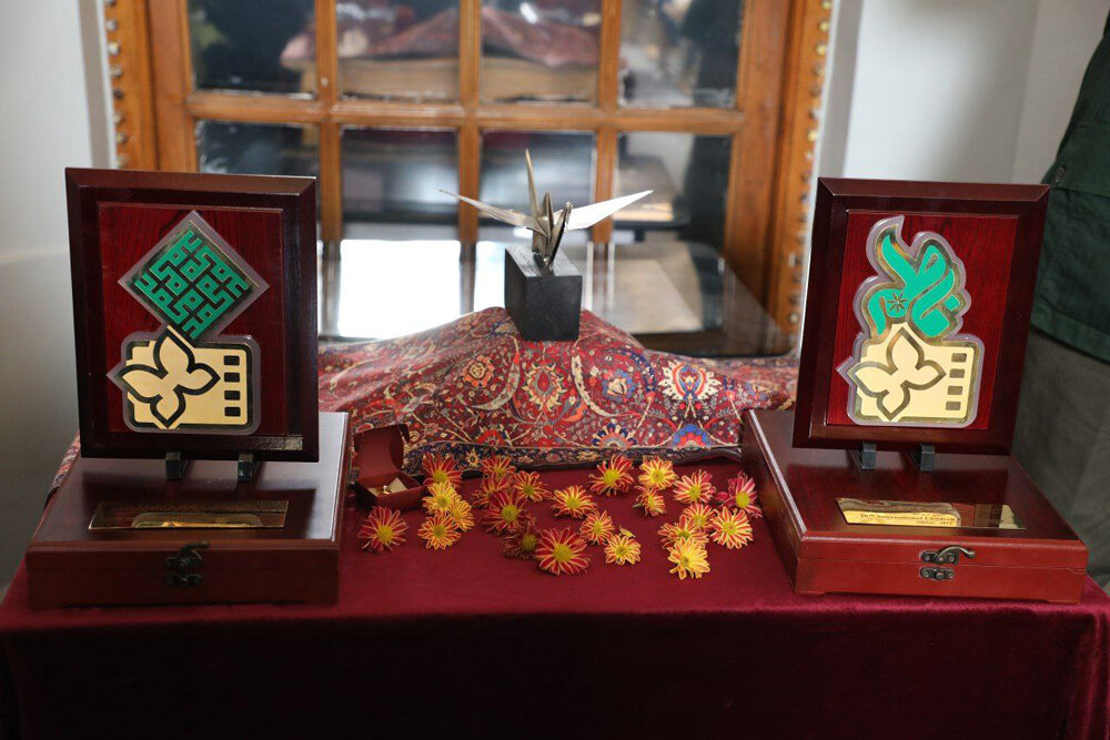 پرچم متبرک حرم حضرت علی (ع) به موزه سینما رسید