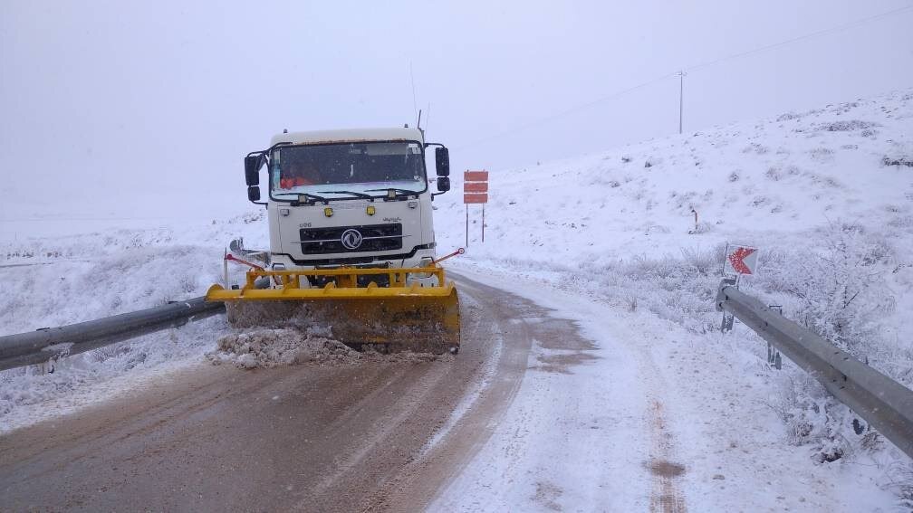 برف‌روبی در محورهای کوهستانی شهرستان پاوه