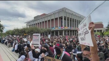 دانشجویان دانشگاه برکلی در حمایت از فلسطین تظاهرات کردند/ جلوگیری از سخنرانی یک صهیونیست 