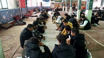 خدمات رسانی به مسافران ۱۸ اتوبوس / اسکان در امامزادگان باقریه