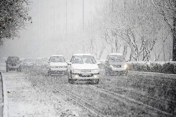 بارش پراکنده برف و لغزندگی جاده‌های استان البرز