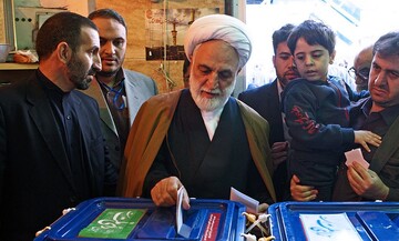 ایران میں عام انتخابات کے لئے ووٹنگ عروج پر؛ ملک کی عدلیہ کے سربراہ نے اپنا ووٹ کاسٹ کر لیا