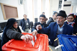 حضور خانواده ۲۲ نفری سیروانی در پای صندوق های رای