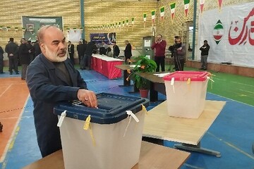 السنة والشيعة في سيستان وبلوشستان يلبون نداء قائد الثورة ويشاركون في الإنتخابات بشكل كبير