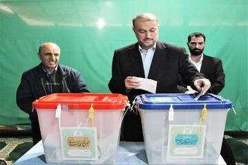 Iran FM casts ballot at Sharif University of Technology