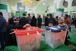 16 candidates go to a run off  in Tehran parl. elections