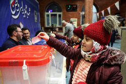 آخرین ساعات رای‌گیری در شعبه اخذ رای مسجد لولاگر