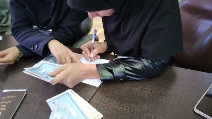 رای گیری در ۷۱ شعبه اخذ رای گناوه در حال برگزاری است