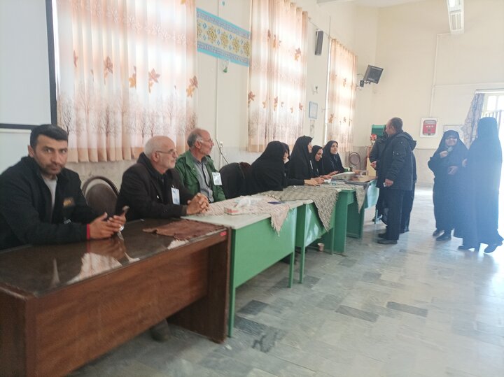 تکرار حضور مردم اردستان در پای صندوقهای رای