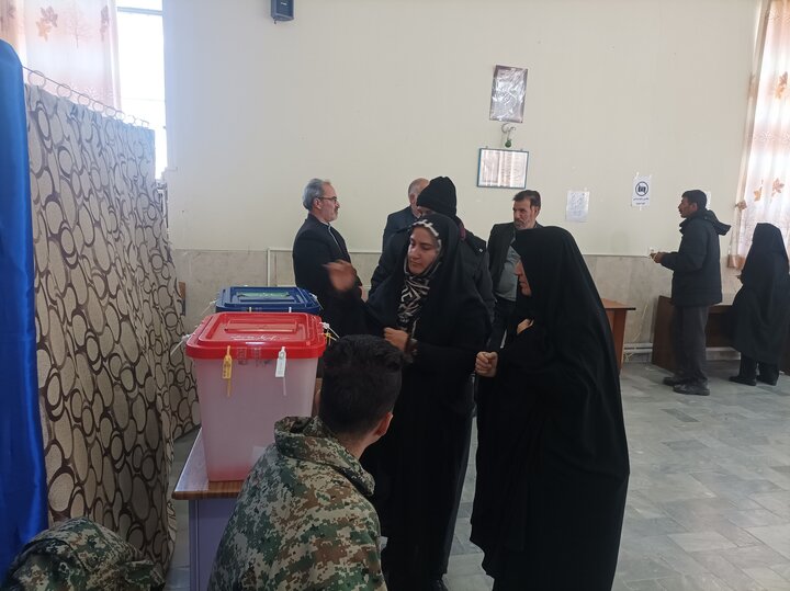 تکرار حضور مردم اردستان در پای صندوقهای رای