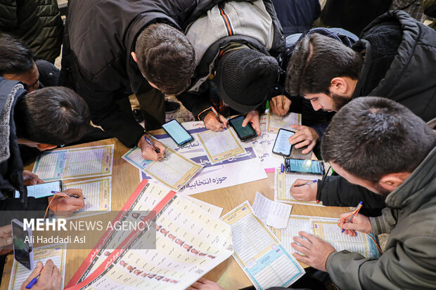 خرۆشی گەل بۆ بەشداریی لە هەڵبژاردن/دوایین هەواڵ لە پرۆسەی دەنگدان لە ئێران