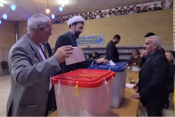 شرکت رییس نهاد نمایندگی مقام معظم رهبری در دانشگاهها در انتخابات