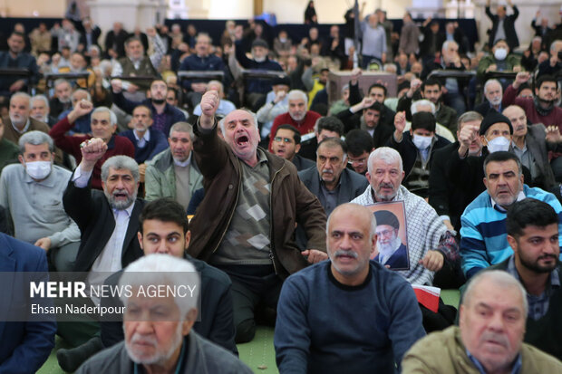 تہران میں نماز جمعہ اور انتخابات میں عوام کی بھر پور شرکت
