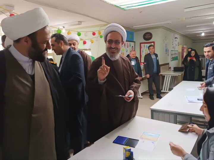 صفهای طولانی در شعبه های اخذ رای در مشگینشهر/ همه آمدند