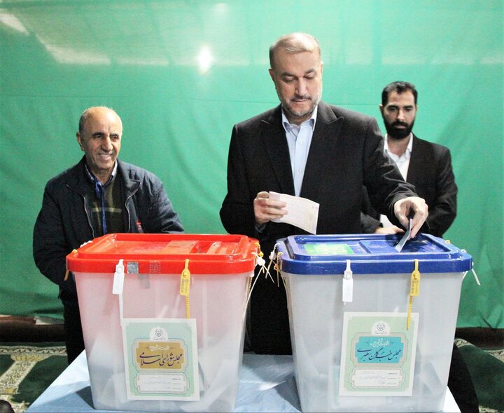 ایرانی وزیر خارجہ حسین امیرعبداللہیان نے اپنا ووٹ کاسٹ کیا