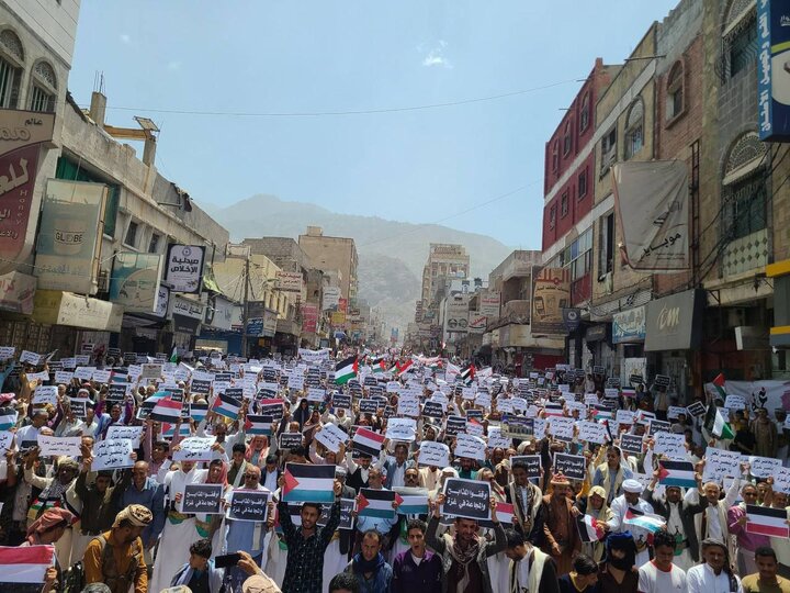 تظاهرات گسترده یمنی‌ها در حمایت از اهالی غزه+ تصاویر