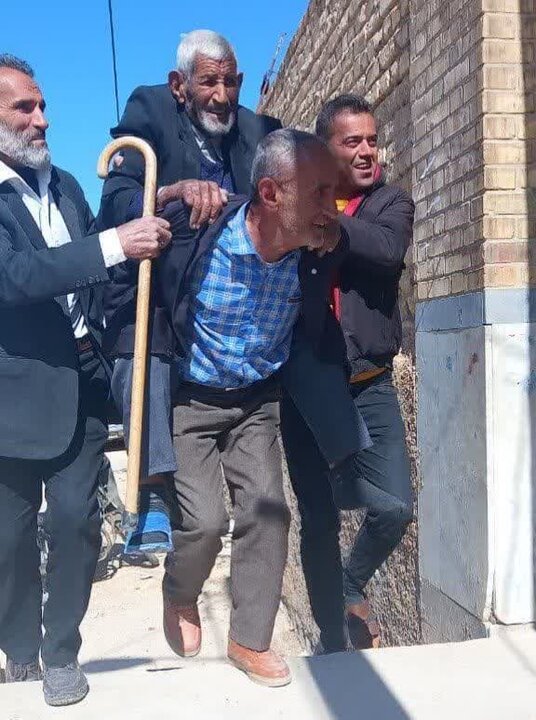 مسنتری مردی که در انتخابات امسال رای داد