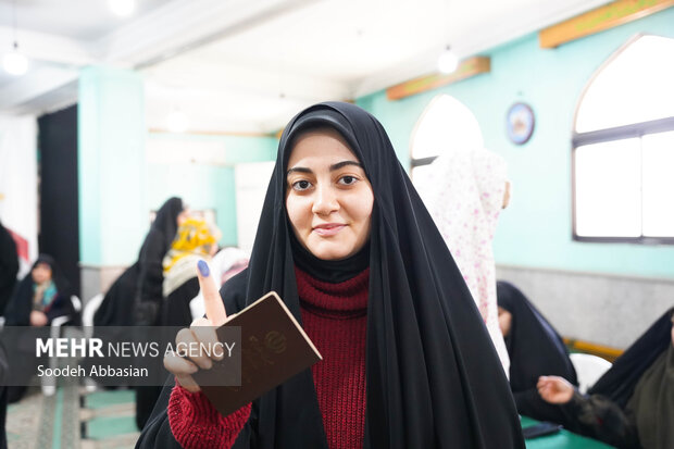 نمایش باشکوه مردم سالاری/ «مردم» ایران عزتمند را یاری میکنند