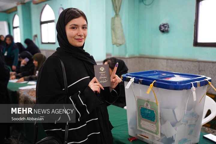 نمایش باشکوه مردم سالاری/ «مردم» ایران عزتمند را یاری میکنند