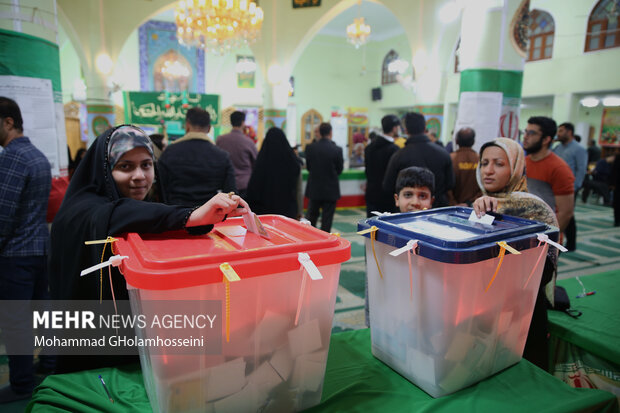 16 candidates go to a run off  in Tehran parl. elections
