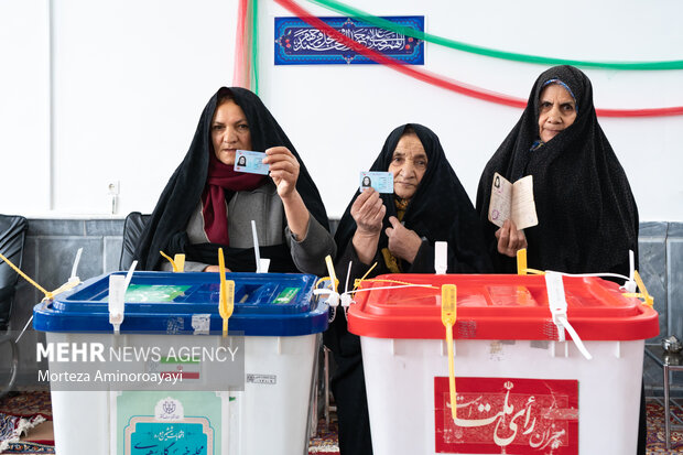 حماسه حضور به ویژه رای اولی های مردم آران و بیدگل در انتخابات 