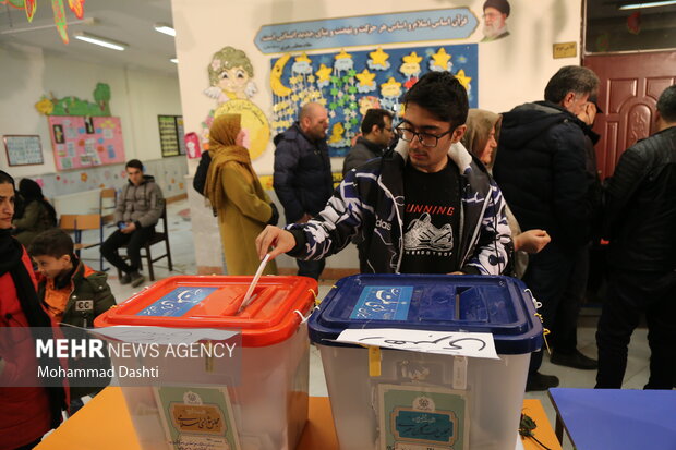 آخرین ساعت انتخابات در <a href='https://sayeb.ir/tag/%d8%a7%d8%b1%d8%af%d8%a8%db%8c%d9%84'>اردبیل</a>