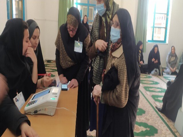 شکوه همبستگی ملی درکردستان/پدربزرگ ومادربزرگها همراه همیشگی نظام