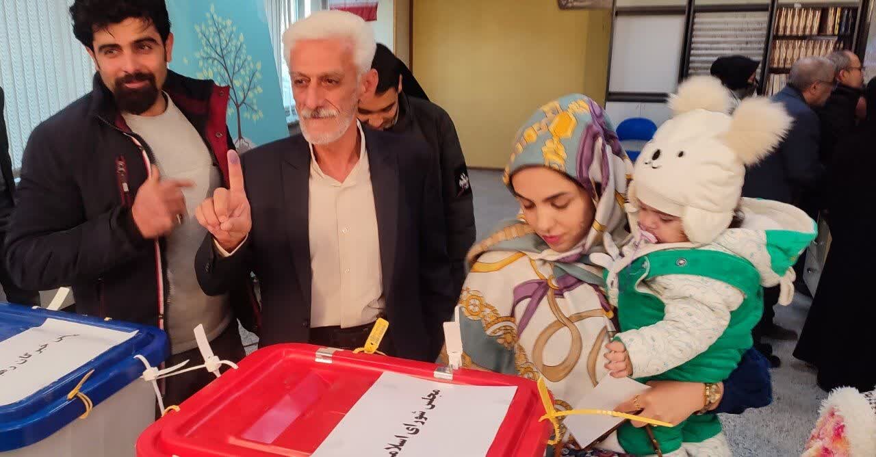 همدان به رنگ جمهوری اسلامی/ گرمای حضور احساس میشود