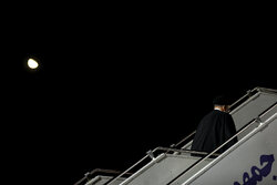 بدرقه رسمی رئیس جمهور برای سفر به الجزایر