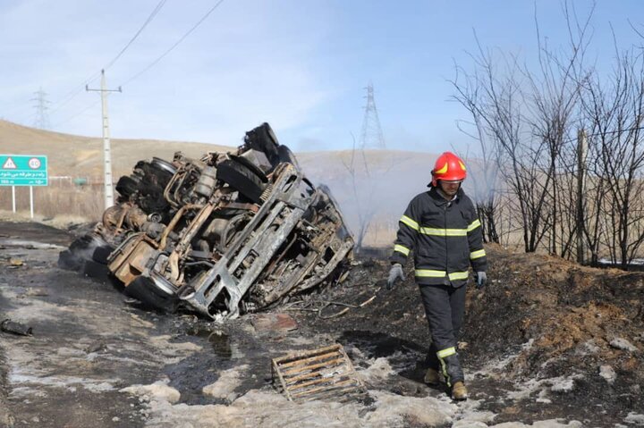 انفجار تانکر حامل مواد سوختی در محور میمه -دلیجان انفجار تانکر حامل مواد سوختی در محور میمه -دلیجان