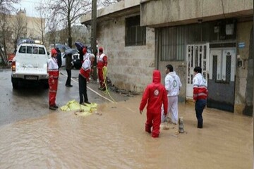 تخلیه آب از ۸۰ منزل در شهر اصفهان انجام شد/ یک فوتی بر اثر سقوط خودرو در کانال آب کشاورزی