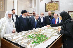 Raeisi visits Algerian Grand Mosque