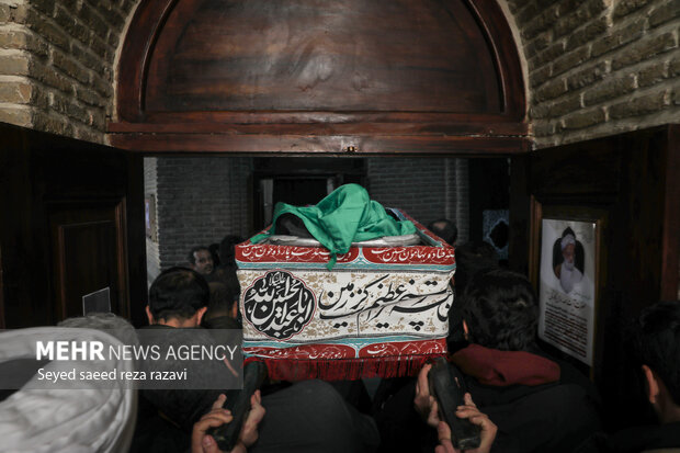 Funeral for senior cleric Ayatollah Kashani