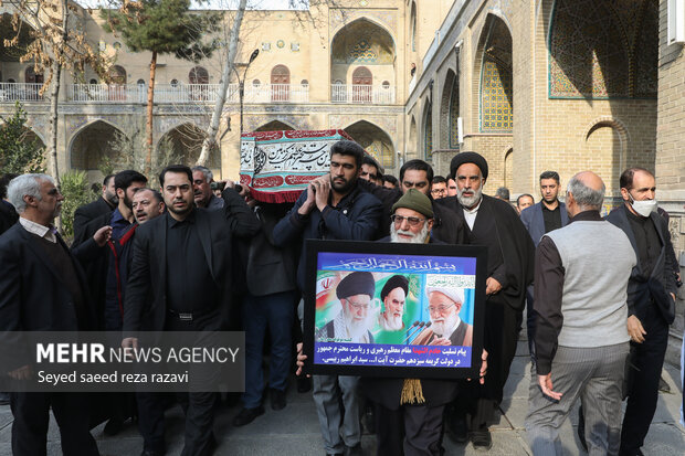 Funeral for senior cleric Ayatollah Kashani
