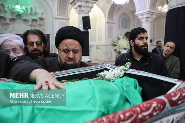 مراسم وداع با پیکر آیت الله امامی کاشانی