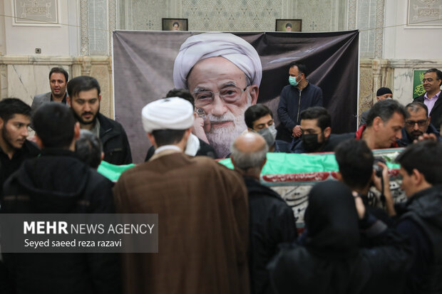 مراسم وداع با پیکر آیت الله امامی کاشانی