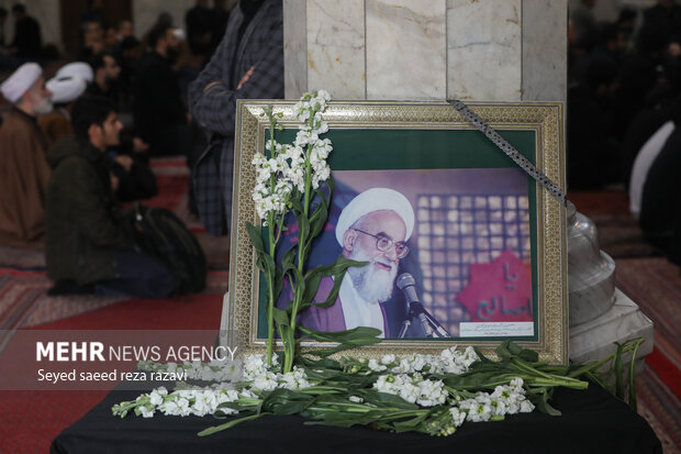 Funeral for senior cleric Ayatollah Kashani