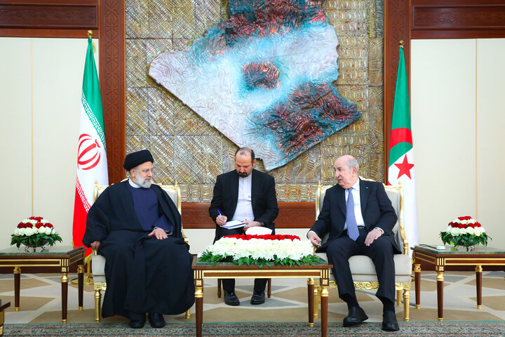 Reisi, Cezayir'de resmi törenle karşılandı