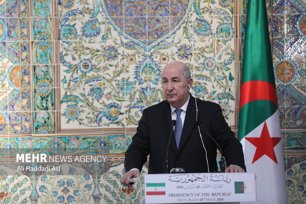 نشست خبری و امضای تفاهم‌نامه بین روسای جمهور الجزایر و ایران