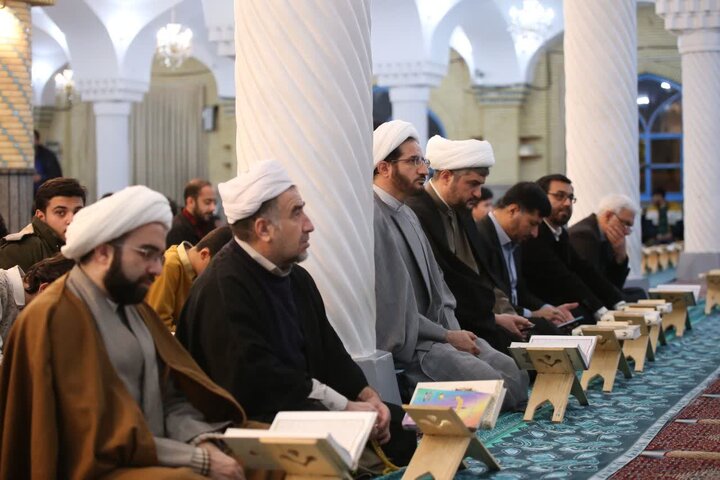 عمل به قرآن کریم مسلمانان را از ظلم و ستم دور میکند