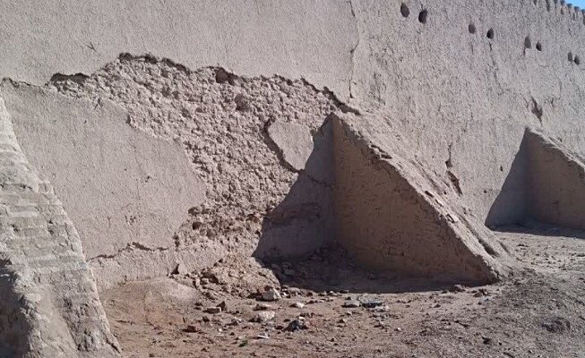 خسارت باران‌های سیل‌آسا به قلعه تاریخی حیدرآباد خاش
