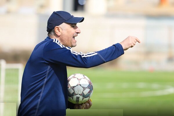 تیمهایی که از خطر مرگ گریختند/ قهرمانی که چهار سرمربی عوض کرد!