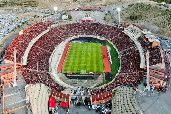 حضور ۸۰ هزار هوادار در ورزشگاه یادگار امام تبریز