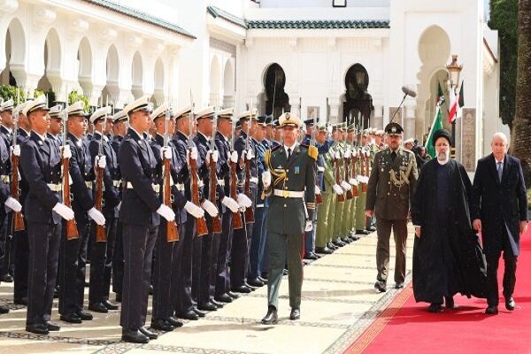 رییس‌جمهور الجزایر از رییسی استقبال کرد