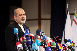 وزير الداخلية الإيراني يؤكد على تنفيذ الاتفاقيات الإيرانية الطاجيكية