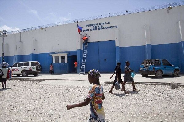Haiti'de 3600 mahkûm hapishaneden firar etti