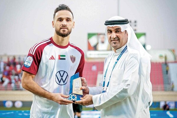 بازیکن مغضوب قلعهنویی سوپرجام امارات - قطر را بالای سر برد