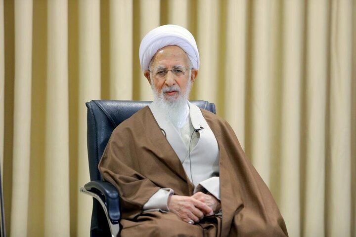 حمایت 850 استاد حوزه علمیه از مواضع آیت الله جوادی آملی