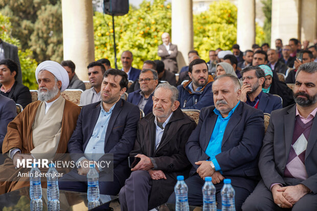 چهارمین دوره کنگره ملی شعر «مکتب گمنامی» در شیراز
