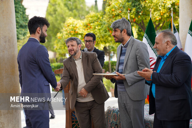 چهارمین دوره کنگره ملی شعر «مکتب گمنامی» در شیراز